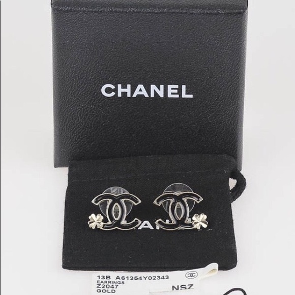 Chanel Large CC Earrings - Picture 2 of 7